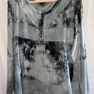 POL Textured Knit Henley style Top Size Small in Soft Gray